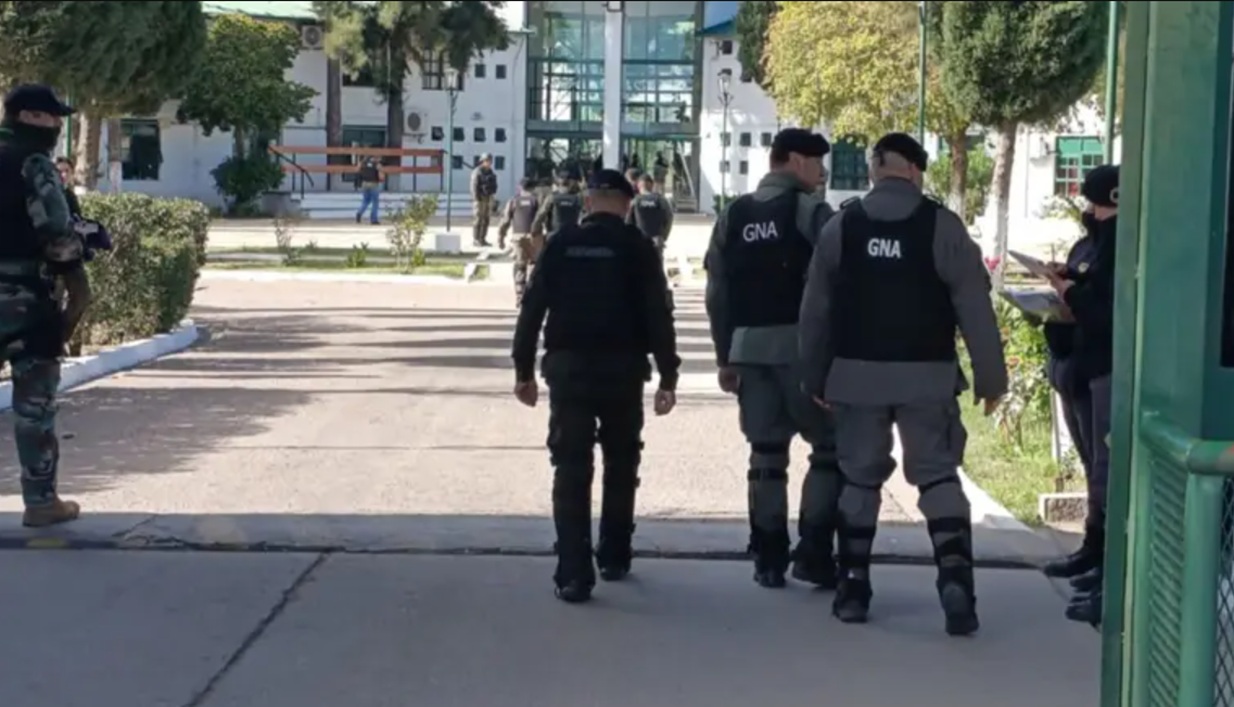 Tras un allanamiento, apartan a tres funcionarios del Servicio Penitenciario de San Luis