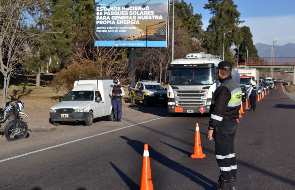 Personal de tránsito en Mendoza