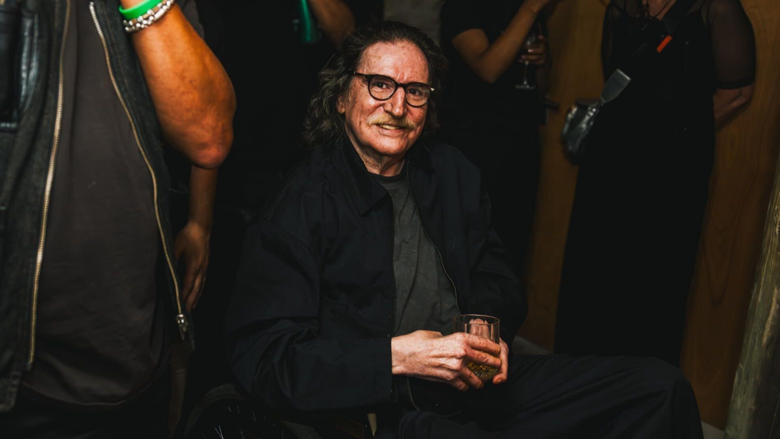 Charly García se recupera favorablemente después de una cirugía en un riñón.