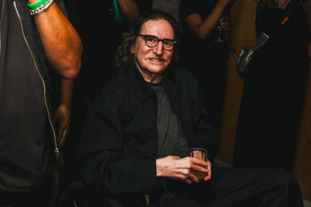 Charly García se recupera favorablemente después de una cirugía en un riñón.