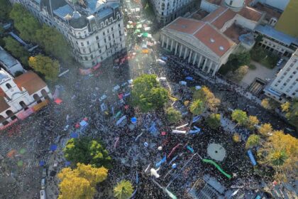 Marcha universidad financiamiento