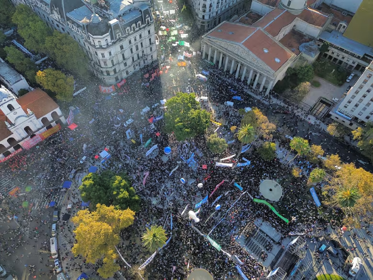 Marcha universidad financiamiento