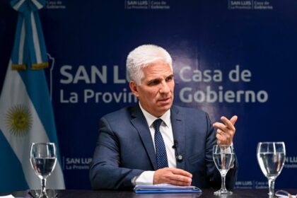 El gobernador Claudio Poggi