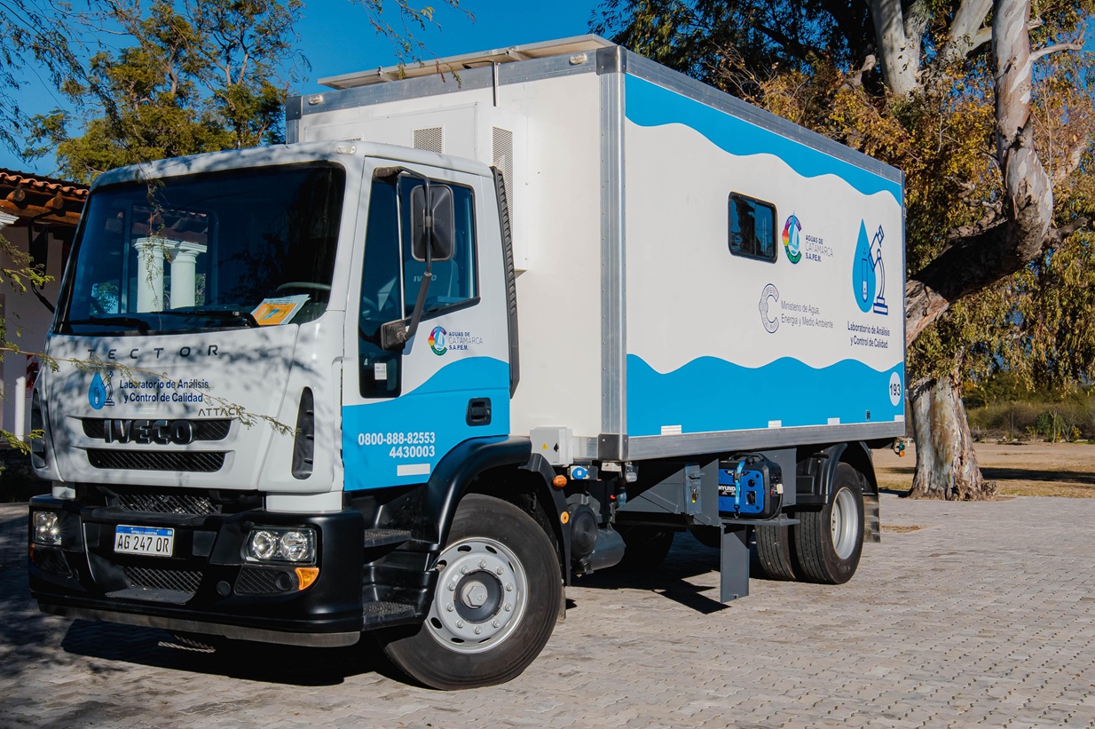 Aguas de Catamarca suma un moderno laboratorio móvil para monitorear la calidad del agua